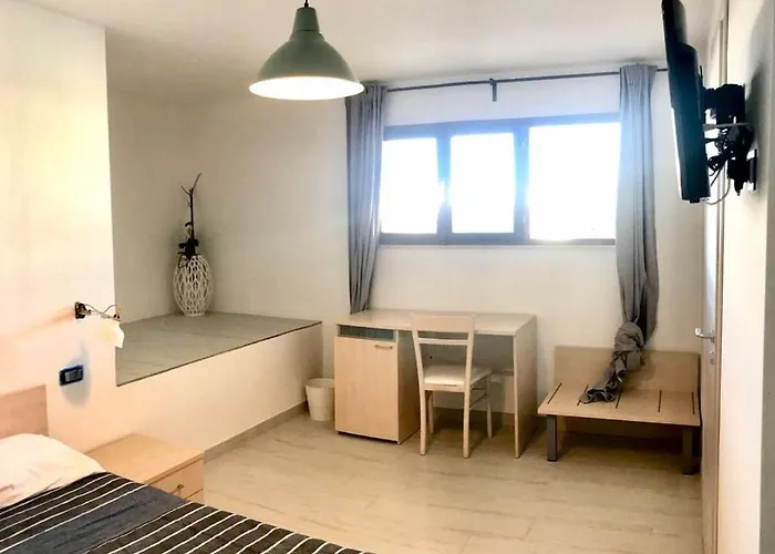 לינה וארוחת בוקר Buddha House & סקליאה