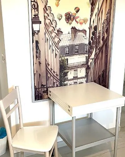 לינה וארוחת בוקר Buddha House & סקליאה