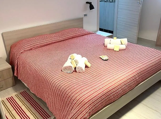 לינה וארוחת בוקר Buddha House & סקליאה